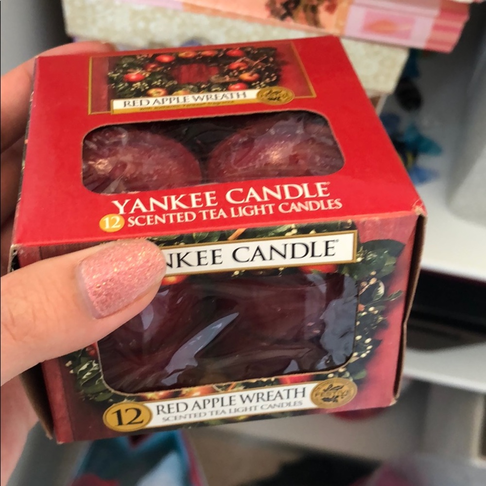 Yankee candle red apple wreath and North Pole